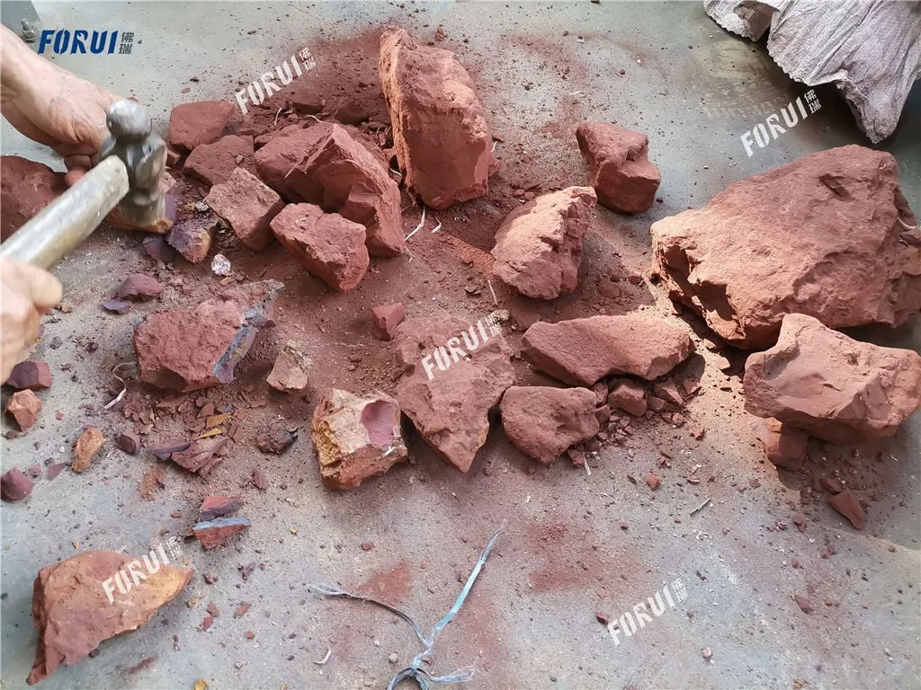 Nuestro ingeniero de beneficio está triturando mineral de hematita de Pakistán