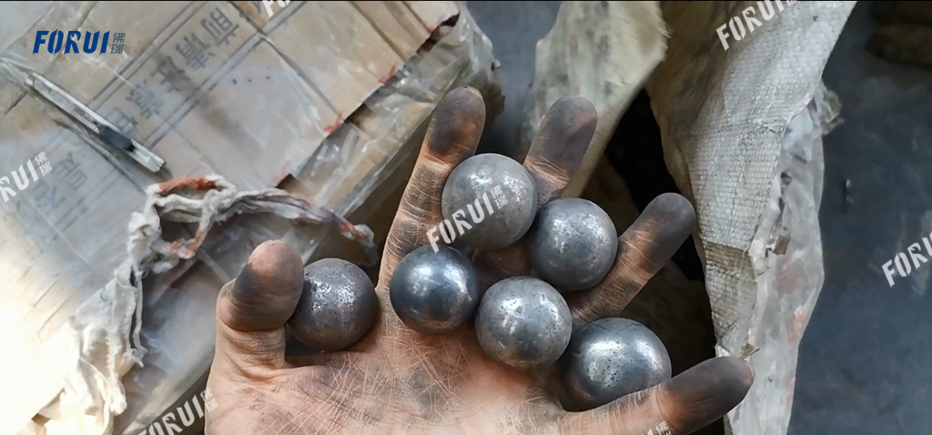 02 Grinding - Load the steel ball into the ball mill 2