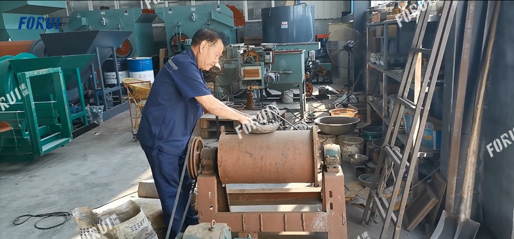 02 Grinding - Load the steel ball into the ball mill 2