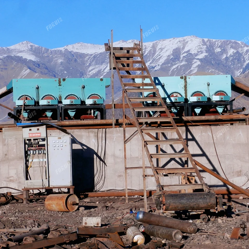 Завод по промывке спекулярита в Синьцзяне, Китай PB160002