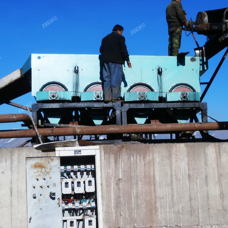 Завод по промывке спекулярита в Синьцзяне, Китай PB180007